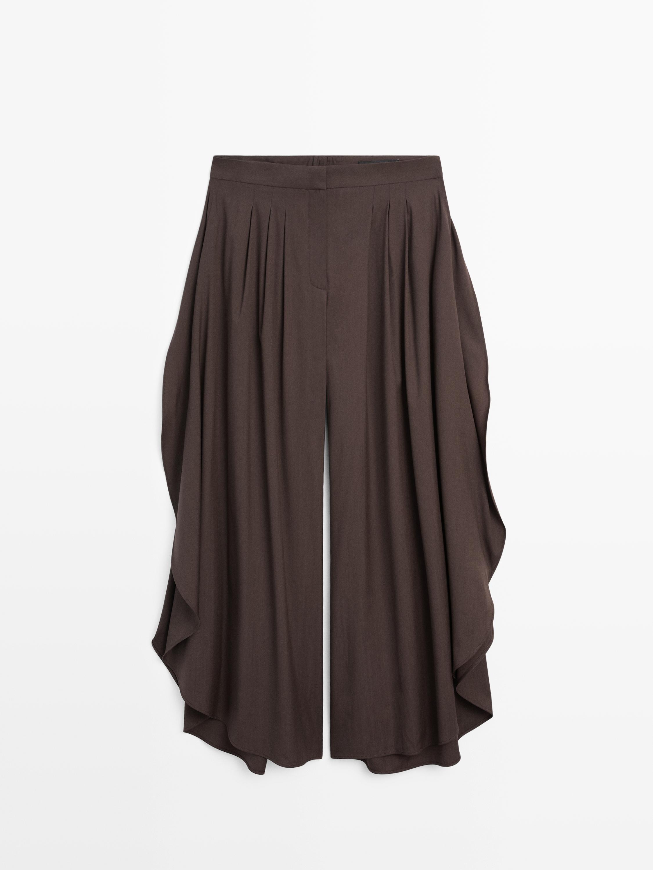 Wide-leg pleated trousers with side vents